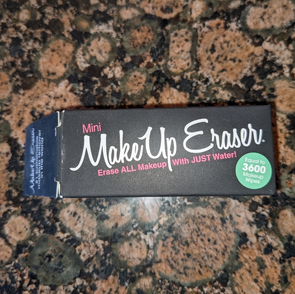 Chic Black Makeup Eraser